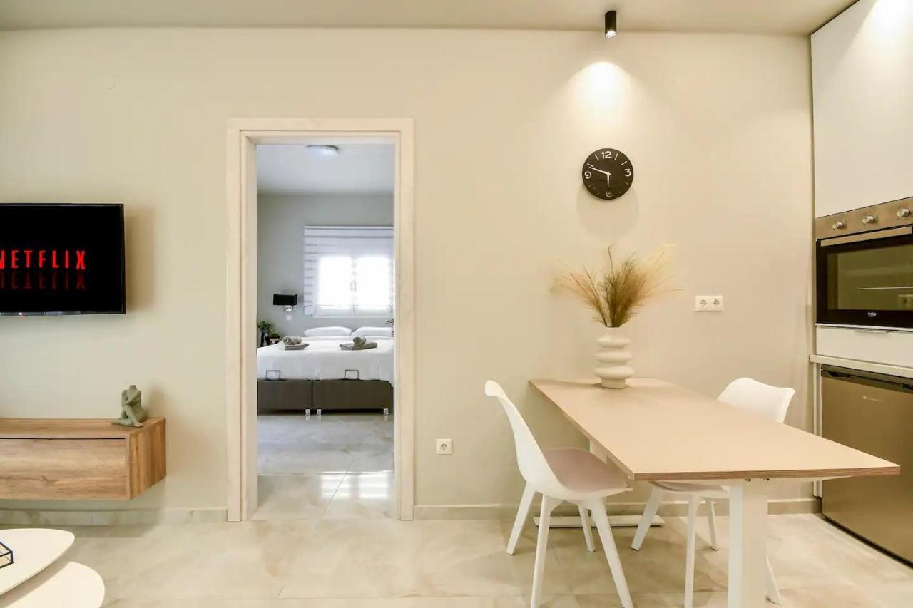 Danae Luxurious Suite #Tifhelexpo Солун Екстериор снимка
